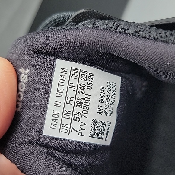 NiB Adidas Ultraboost in Black size 7 - Picture 6 of 12
